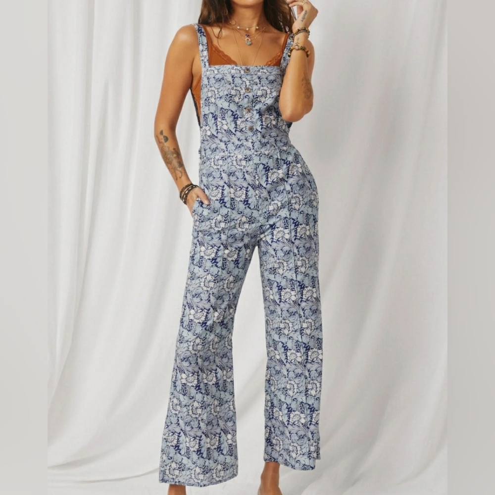 Sophie & Hailee Textured Floral Print Wideleg Overall Jumpsuit Women's Size M